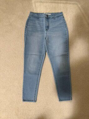 Tinseltown cropped ankle jeans in light blue in 11